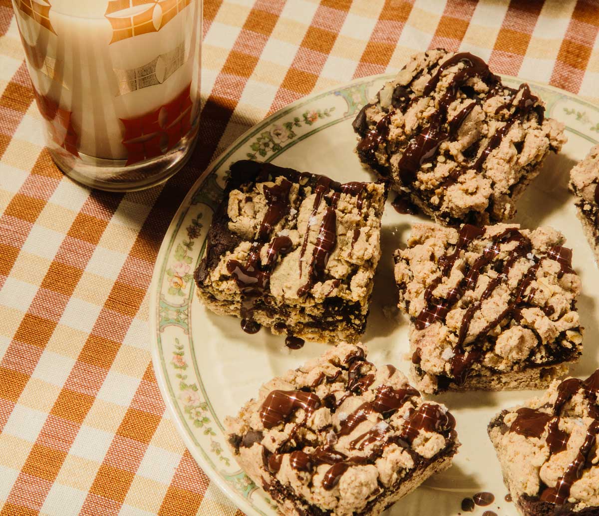 Slices of snickerdoodle fudge bars on a plate.