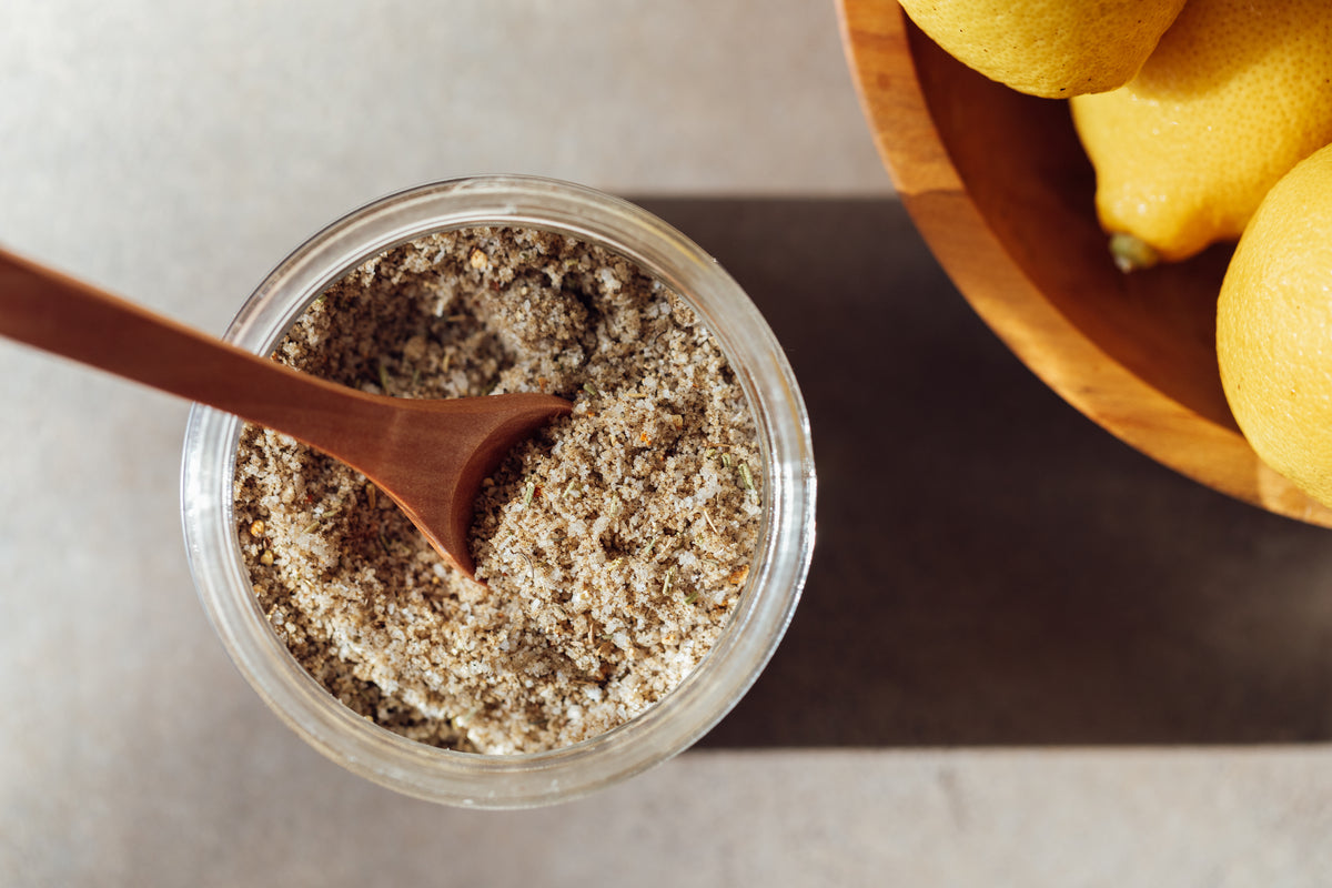 SAVORY CITRUS BRINE
A blend of salt, herbs and spices, with a twist of citrus. Perfect for wet and dry brining any time of the year. 
$15